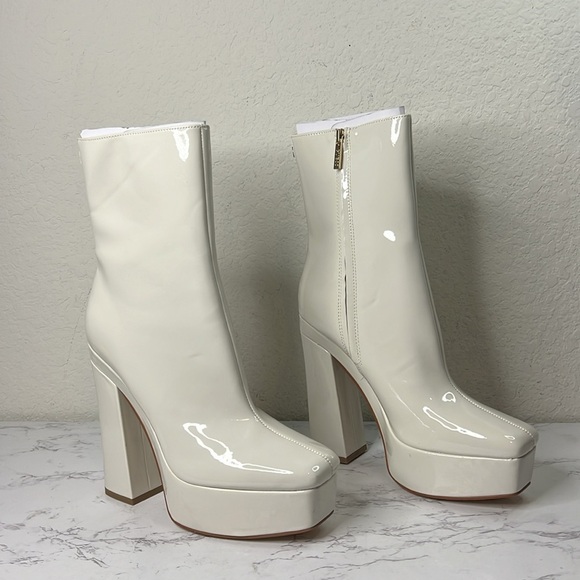 GUESS - White 1-1/2" Platform Cushioned Logo Byra Square Toe Block Heel Size - Picture 6 of 13